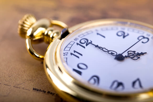 640-close-up-of-a-gold-pocket-watch